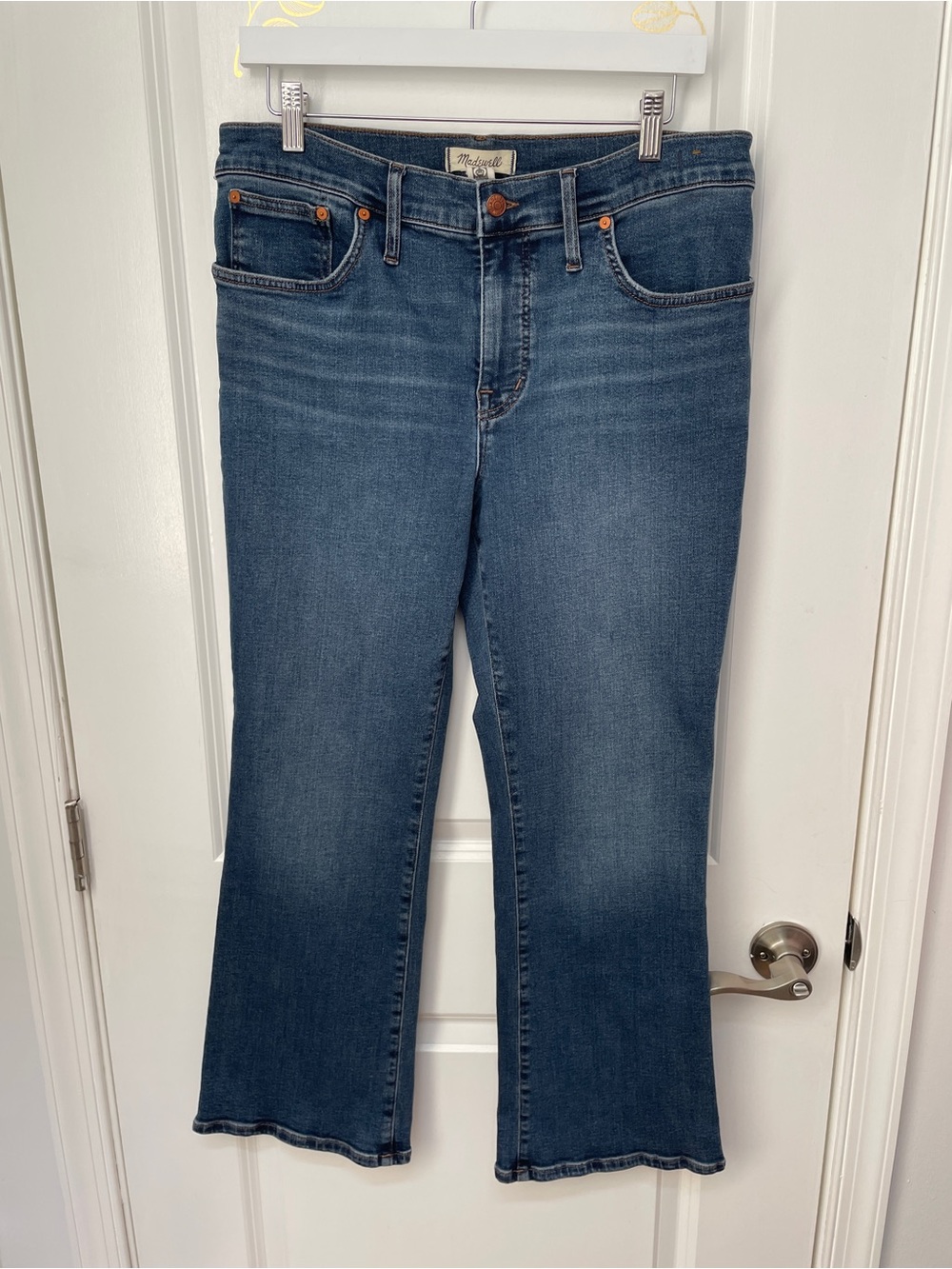Madewell women’s size 31 mid rise kick out Cropped Jeans in Medium Blue - Picture 2 of 6